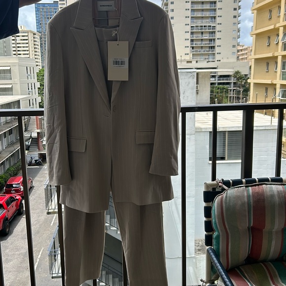 SUNDARBAY Oversized Suit - Picture 2 of 7